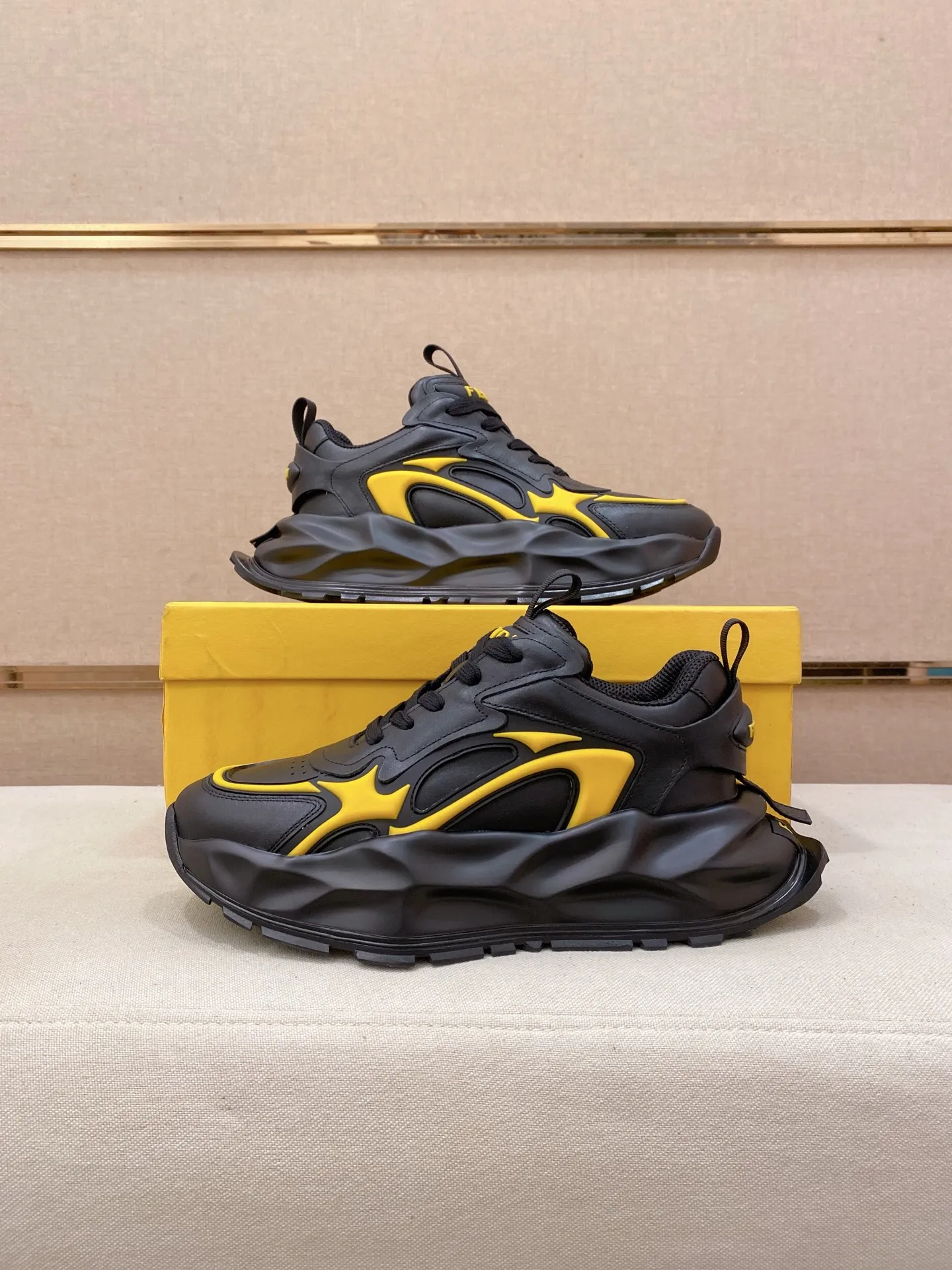 Factory price 580💰 FENDI new model (Fendi) official website 1:1 copy 👊🏻Upper 🇮🇹Imported cowhide🇩🇪Inside imported breathable mesh lining. The original outsole is molded to reflect the identity of every man, and the upper foot is elegant and stable🚶🏻🚶🏻The high-end custom counter original replica📯The shoe last remains unchanged regardless of wind and rain, and can withstand the verification of time🔍️,🔵 Size: 39-45. Can be customized 38-46 non-refundable and non-exchangeable!